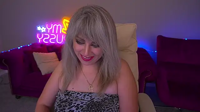 Snapshot of CandyLadyyy chatting on September 19, 2025, 8:35 pm CandyLadyyy online show from September 19, 2025, 8:35 pm