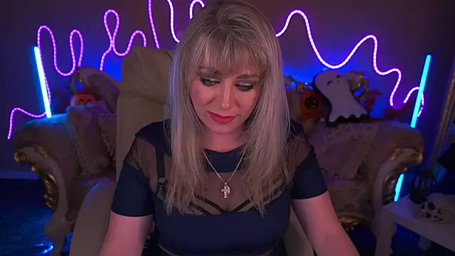 Snapshot of CandyLadyyy chatting on November 1, 2025, 9:52 pm CandyLadyyy online show from November 1, 2025, 9:52 pm