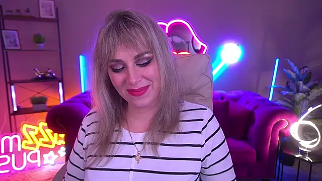 Snapshot of CandyLadyyy chatting on November 30, 2025, 9:15 pm CandyLadyyy online show from November 30, 2025, 9:15 pm