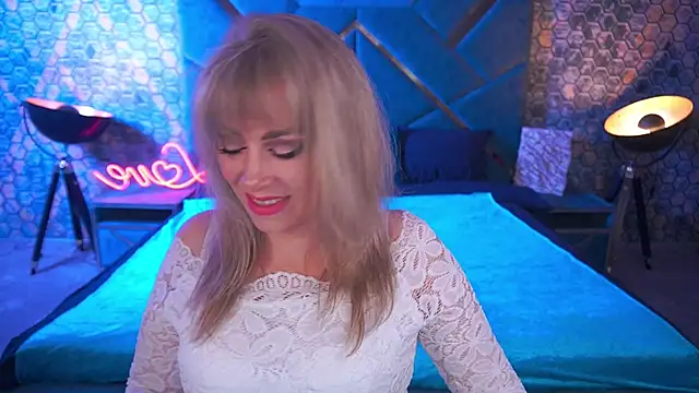 Snapshot of CandyLadyyy chatting on September 29, 2025, 8:36 pm CandyLadyyy online show from September 29, 2025, 8:36 pm