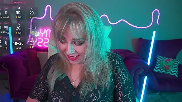 Snapshot of CandyLadyyy chatting on November 6, 2025, 9:52 pm CandyLadyyy online show from November 6, 2025, 9:52 pm