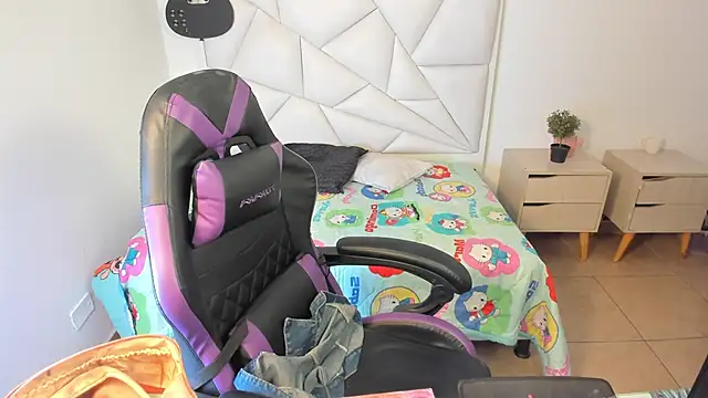 Tania Duque online show from March 7, 2026, 2:33 pm