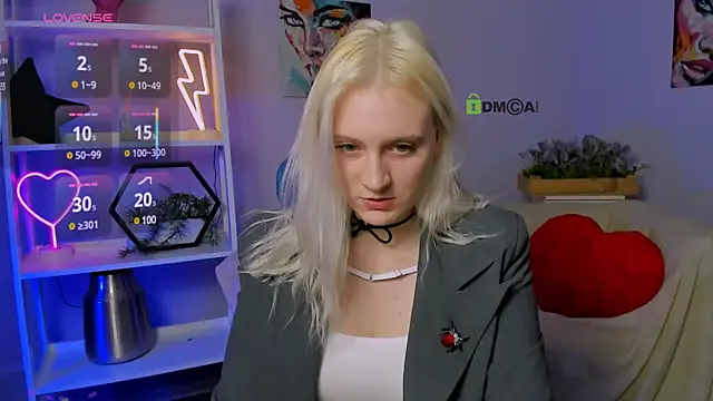 Snapshot of madam_uliis chatting on March 18, 2025, 6:28 pm madam uliis online show from March 18, 2025, 6:28 pm