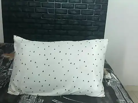 Snapshot of clover_cams1874 chatting on December 3, 2025, 7:57 pm clover cams1874 online show from December 3, 2025, 7:57 pm