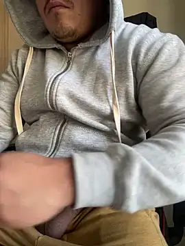 Snapshot of Gusta_bi chatting on December 15, 2025, 2:23 pm Gusta bi online show from December 15, 2025, 2:23 pm