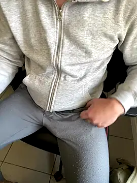 Snapshot of Gusta_bi chatting on September 15, 2025, 3:34 pm Gusta bi online show from September 15, 2025, 3:34 pm