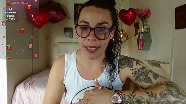 mia velvet1 online show from April 7, 2026, 3:25 pm