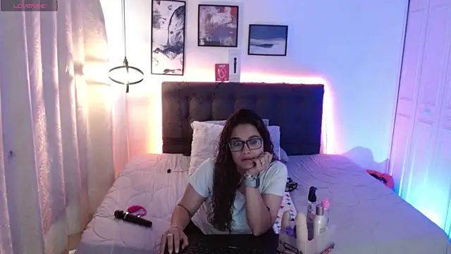 Snapshot of Rose_Thompson1 chatting on December 3, 2025, 2:27 pm Rose Thompson1 online show from December 3, 2025, 2:27 pm