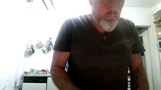 Snapshot of Berg_Boy chatting on March 31, 2026, 9:17 pm Berg Boy online show from March 31, 2026, 9:17 pm
