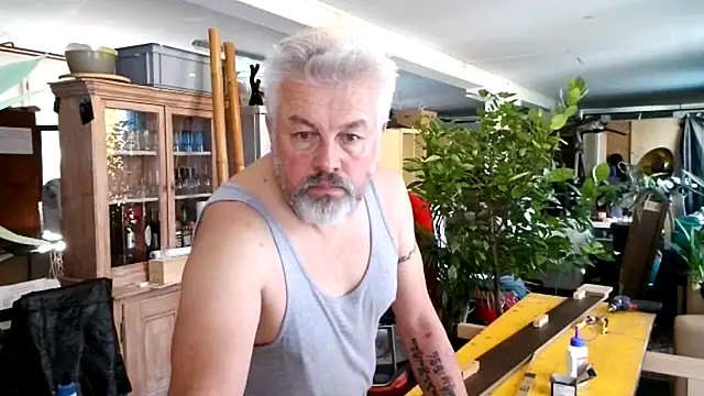 Snapshot of Berg_Boy chatting on October 31, 2025, 9:28 am Berg Boy online show from October 31, 2025, 9:28 am