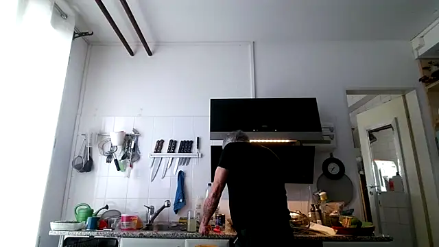 Snapshot of Berg_Boy chatting on February 19, 2026, 12:35 pm Berg Boy online show from February 19, 2026, 12:35 pm