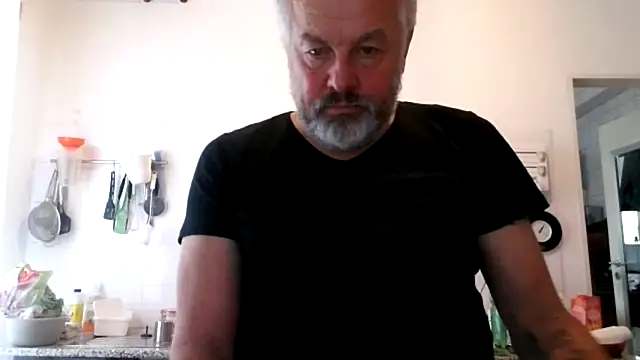 Snapshot of Berg_Boy chatting on November 24, 2025, 12:05 pm Berg Boy online show from November 24, 2025, 12:05 pm