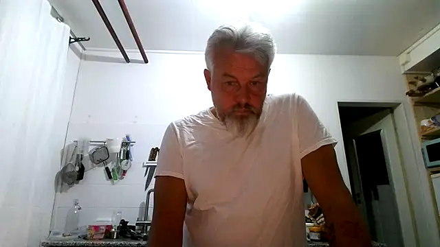 Snapshot of Berg_Boy chatting on April 19, 2026, 9:17 pm Berg Boy online show from April 19, 2026, 9:17 pm