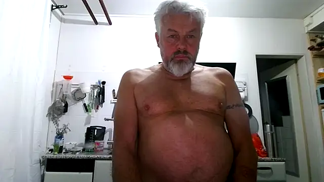 Snapshot of Berg_Boy chatting on May 12, 2026, 10:16 pm Berg Boy online show from May 12, 2026, 10:16 pm