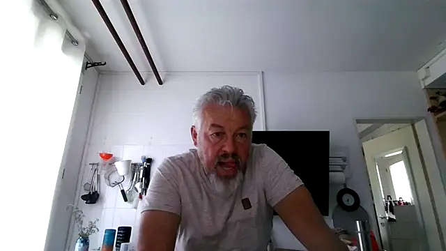 Snapshot of Berg_Boy chatting on May 9, 2026, 5:33 am Berg Boy online show from May 9, 2026, 5:33 am