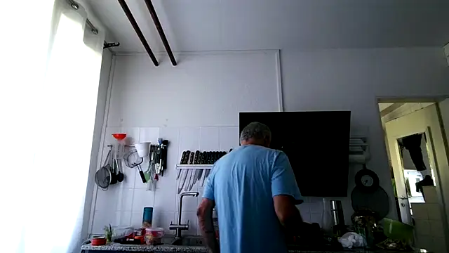 Snapshot of Berg_Boy chatting on May 24, 2026, 6:35 am Berg Boy online show from May 24, 2026, 6:35 am