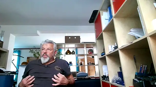 Snapshot of Berg_Boy chatting on March 31, 2026, 8:49 am Berg Boy online show from March 31, 2026, 8:49 am
