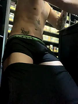 Snapshot of craxybaby chatting on November 27, 2025, 2:06 pm craxybaby online show from November 27, 2025, 2:06 pm