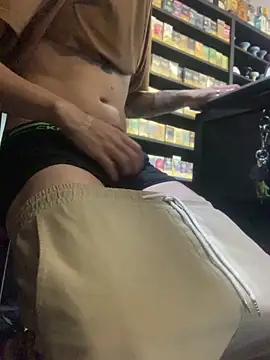 Snapshot of craxybaby chatting on December 15, 2025, 4:35 pm craxybaby online show from December 15, 2025, 4:35 pm