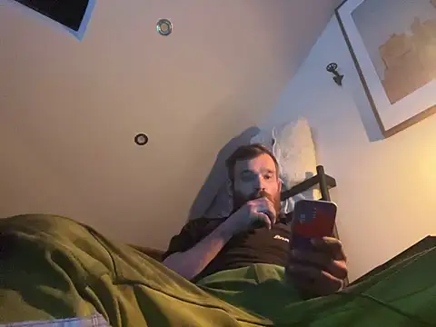 Snapshot of LKC94 chatting on March 18, 2025, 1:13 am LKC94 online show from March 18, 2025, 1:13 am