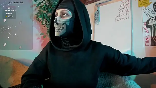 Snapshot of cos_operator chatting on October 28, 2025, 7:57 pm cos operator online show from October 28, 2025, 7:57 pm