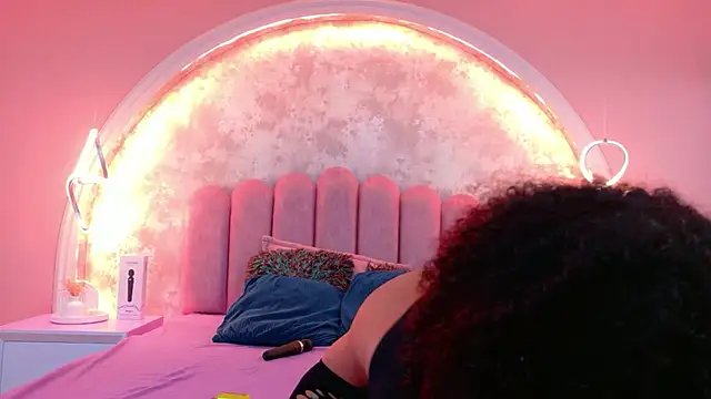 Snapshot of CamilaJohnston chatting on December 5, 2025, 4:27 pm CamilaJohnston online show from December 5, 2025, 4:27 pm