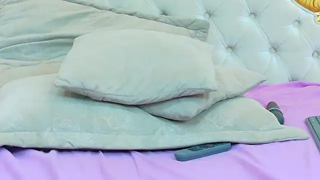 Snapshot of CamilaJohnston chatting on December 13, 2025, 8:04 pm CamilaJohnston online show from December 13, 2025, 8:04 pm