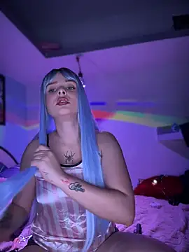 Snapshot of LoganPeny chatting on November 17, 2025, 5:44 am LoganPeny online show from November 17, 2025, 5:44 am