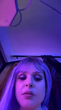 Snapshot of LoganPeny chatting on November 21, 2025, 5:28 am LoganPeny online show from November 21, 2025, 5:28 am