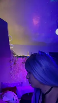 Snapshot of LoganPeny chatting on December 1, 2025, 4:02 am LoganPeny online show from December 1, 2025, 4:02 am