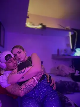 Snapshot of LoganPeny chatting on November 12, 2025, 5:22 am LoganPeny online show from November 12, 2025, 5:22 am