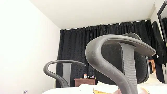 Snapshot of Hat_girl chatting on July 29, 2026, 4:01 am Hat girl online show from July 29, 2026, 4:01 am