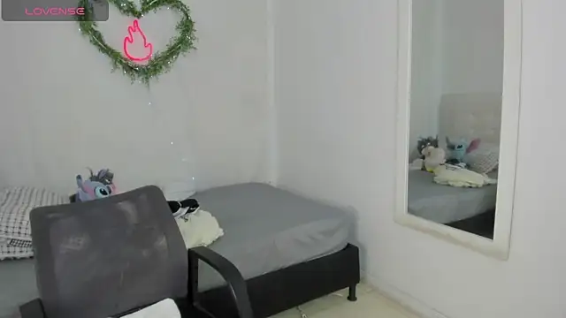 Brithanycullen online show from April 19, 2026, 4:13 am