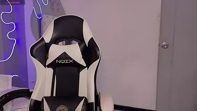 Snapshot of natasha__black chatting on January 14, 2026, 7:39 pm natasha black online show from January 14, 2026, 7:39 pm