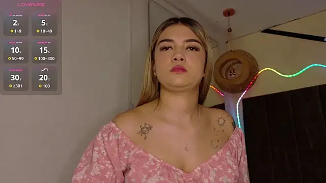 Snapshot of natasha__black chatting on December 4, 2025, 7:35 pm natasha black online show from December 4, 2025, 7:35 pm