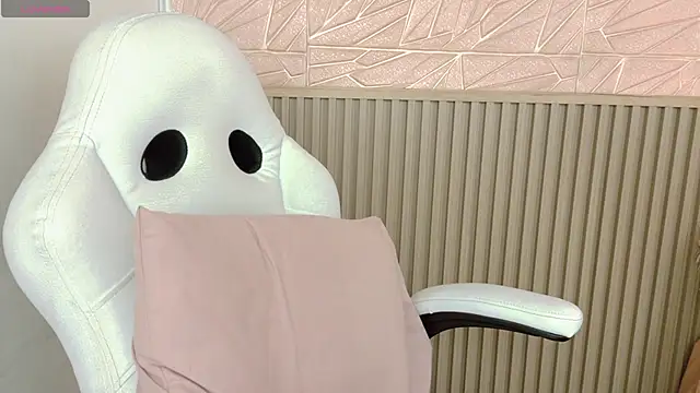 Snapshot of Gaviluc_ chatting on November 26, 2025, 10:37 am Gaviluc online show from November 26, 2025, 10:37 am