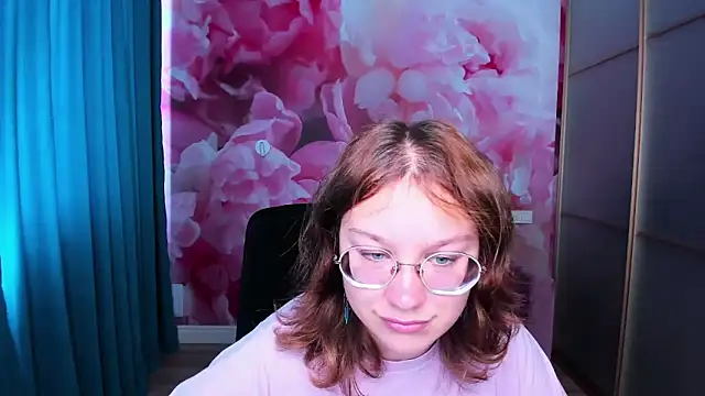 Snapshot of AngelinaLow chatting on September 14, 2025, 11:21 am AngelinaLow online show from September 14, 2025, 11:21 am