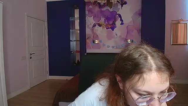 Snapshot of AngelinaLow chatting on March 14, 2025, 9:24 am AngelinaLow online show from March 14, 2025, 9:24 am