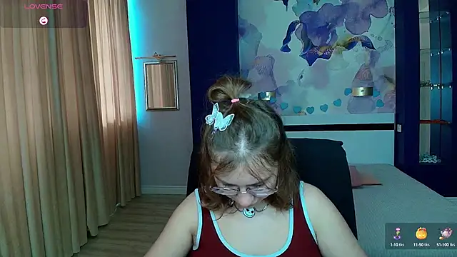 Snapshot of AngelinaLow chatting on October 16, 2025, 11:29 am AngelinaLow online show from October 16, 2025, 11:29 am