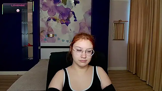 Snapshot of AngelinaLow chatting on December 5, 2025, 12:26 pm AngelinaLow online show from December 5, 2025, 12:26 pm