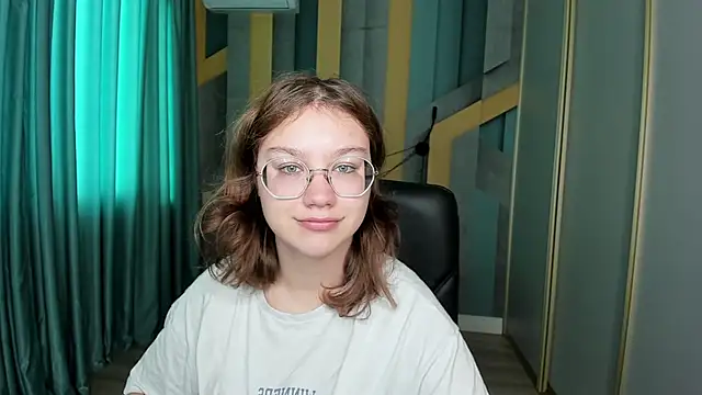 Snapshot of AngelinaLow chatting on October 30, 2025, 12:25 pm AngelinaLow online show from October 30, 2025, 12:25 pm