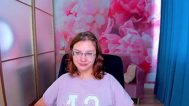 Snapshot of AngelinaLow chatting on November 21, 2025, 12:26 pm AngelinaLow online show from November 21, 2025, 12:26 pm