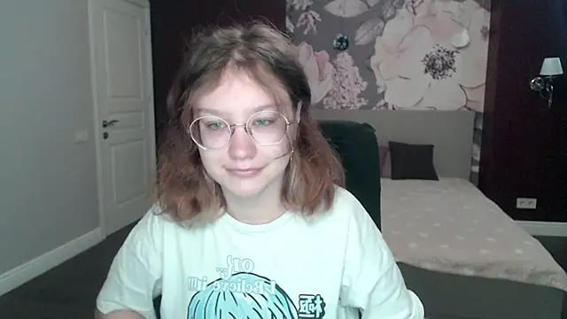 Snapshot of AngelinaLow chatting on March 18, 2025, 6:28 am AngelinaLow online show from March 18, 2025, 6:28 am