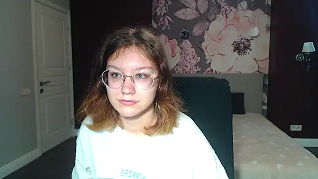 Snapshot of AngelinaLow chatting on March 13, 2025, 12:13 pm AngelinaLow online show from March 13, 2025, 12:13 pm