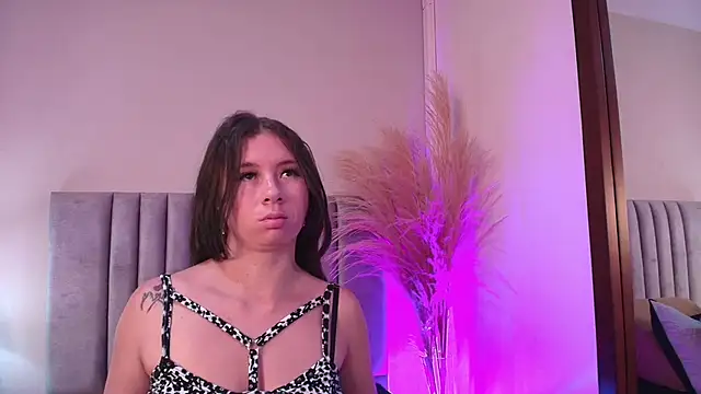 BeckyVidal online show from November 28, 2025, 6:08 pm