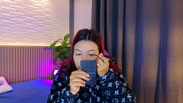 TiffanyWalk online show from November 8, 2025, 10:41 am