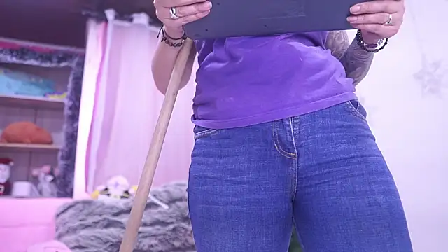 Snapshot of Madison_Mayer chatting on December 13, 2025, 8:04 pm Madison Mayer online show from December 13, 2025, 8:04 pm