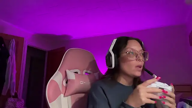 Snapshot of SpaceCowWhore chatting on September 21, 2025, 12:49 am SpaceCowWhore online show from September 21, 2025, 12:49 am