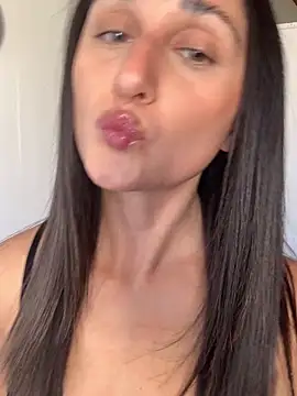 Snapshot of luci_brecman chatting on April 22, 2026, 5:31 pm luci brecman online show from April 22, 2026, 5:31 pm