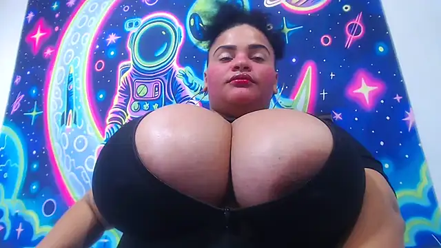 Snapshot of latina_bigboos25 chatting on August 7, 2026, 8:48 pm latina bigboos25 online show from August 7, 2026, 8:48 pm